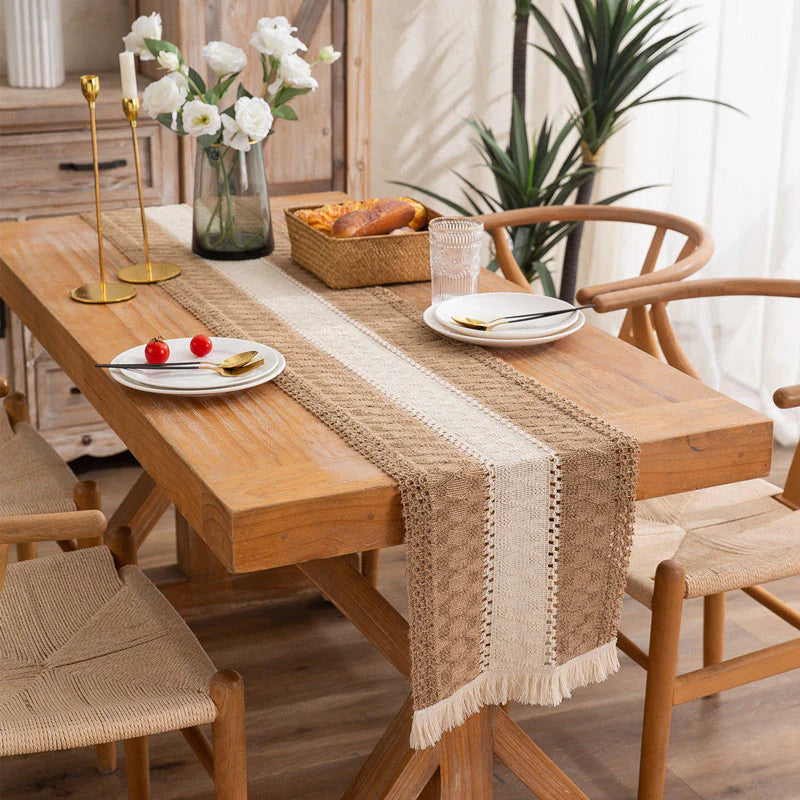 Eleganter roter Tischl?ufer im amerikanischen franz?sischen Stil f��r Ess- und Couchtische