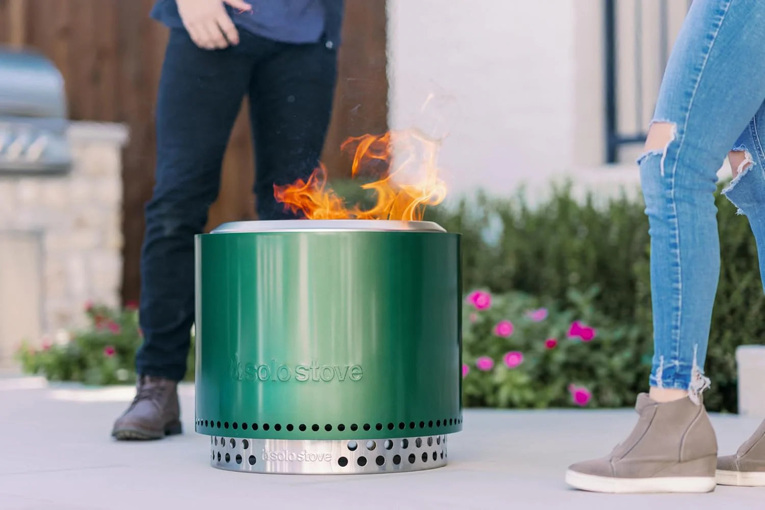 Solo Stove Bonfire 2.0 with Stand, 19.5 Inch Smokeless Fire Pit with Removable Ash Pan - Portable Outdoor Fire Pit - Stainless Steel Wood Burning Fireplace, Ideal for 4-6 People, 21.75 lbs