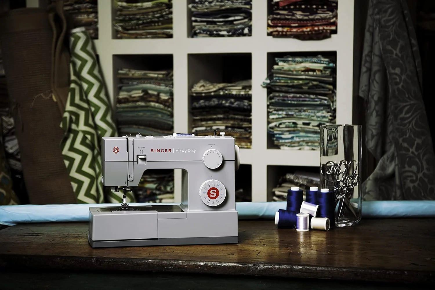 SINGER Heavy Duty 4423 High Speed Sewing Machine with Accessory Kit | Strong Motor With Enhanced Piercing Power, 97 Stitch Applications, Full Metal frame, 1-step Buttonhole & LED Light