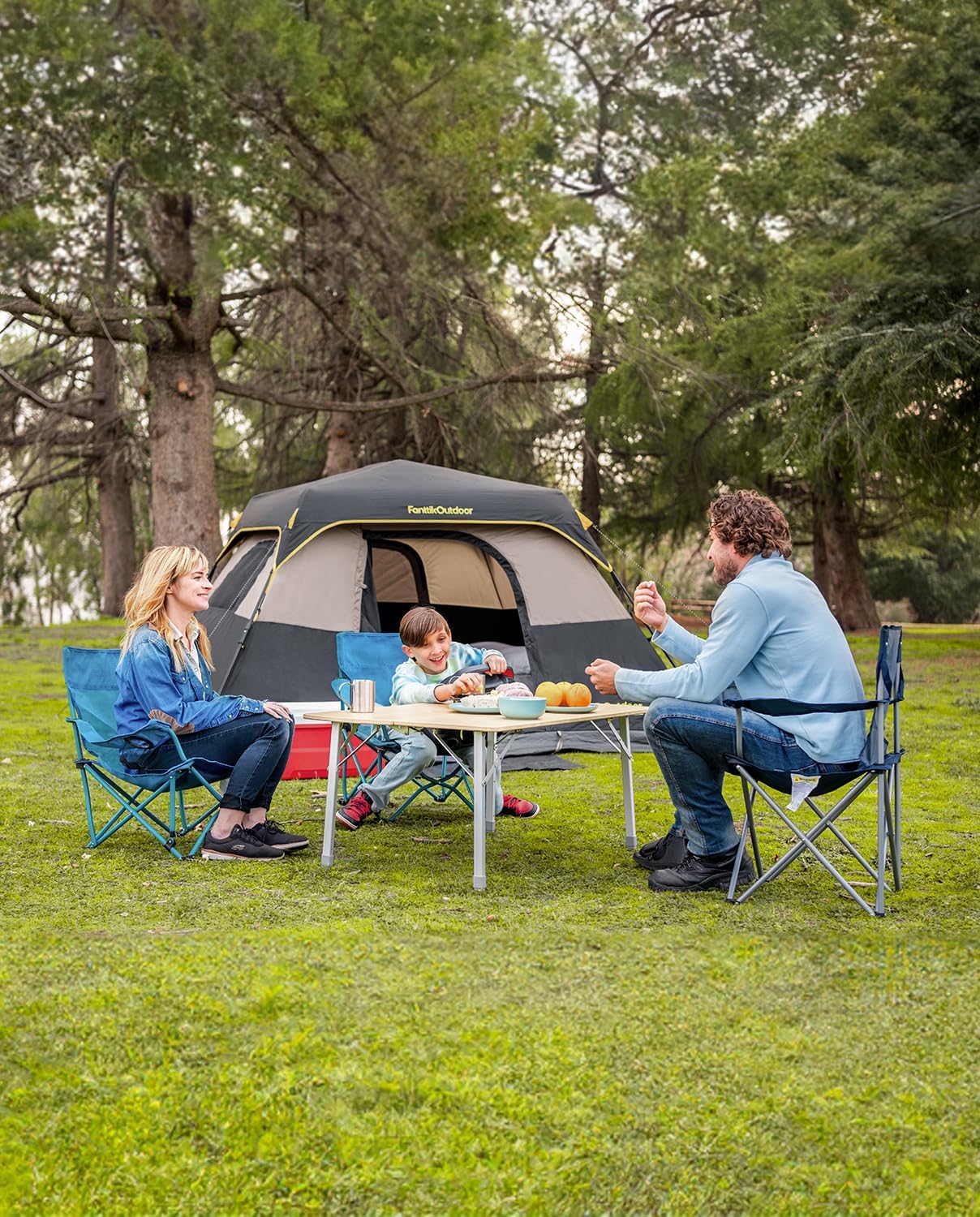 Portable camping tent for 4/6/8/10 people with instant cabin and rainproof and windproof