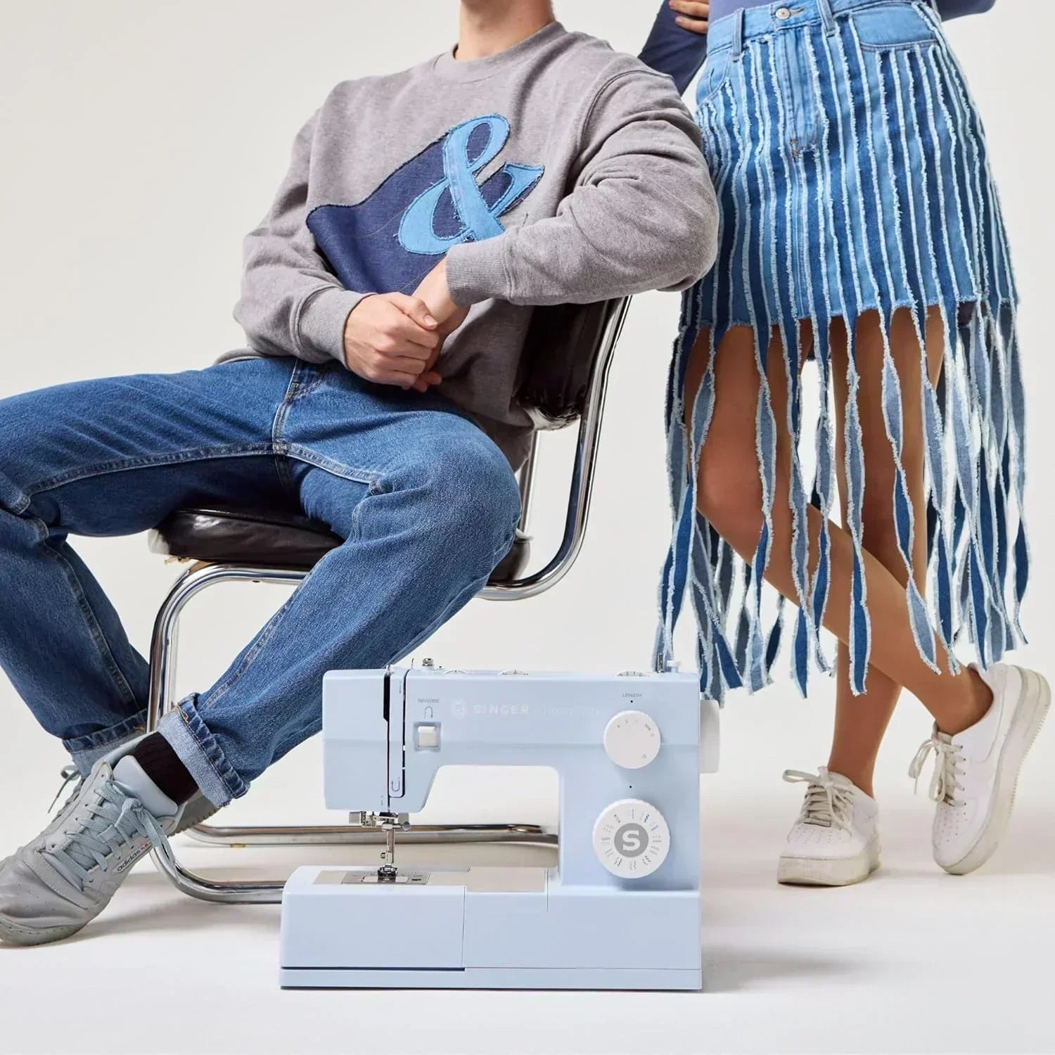 Heavy-Duty 4423 High-Speed Sewing Machine Includes Accessory Kit 97 Stitches One-Step Buttonhole