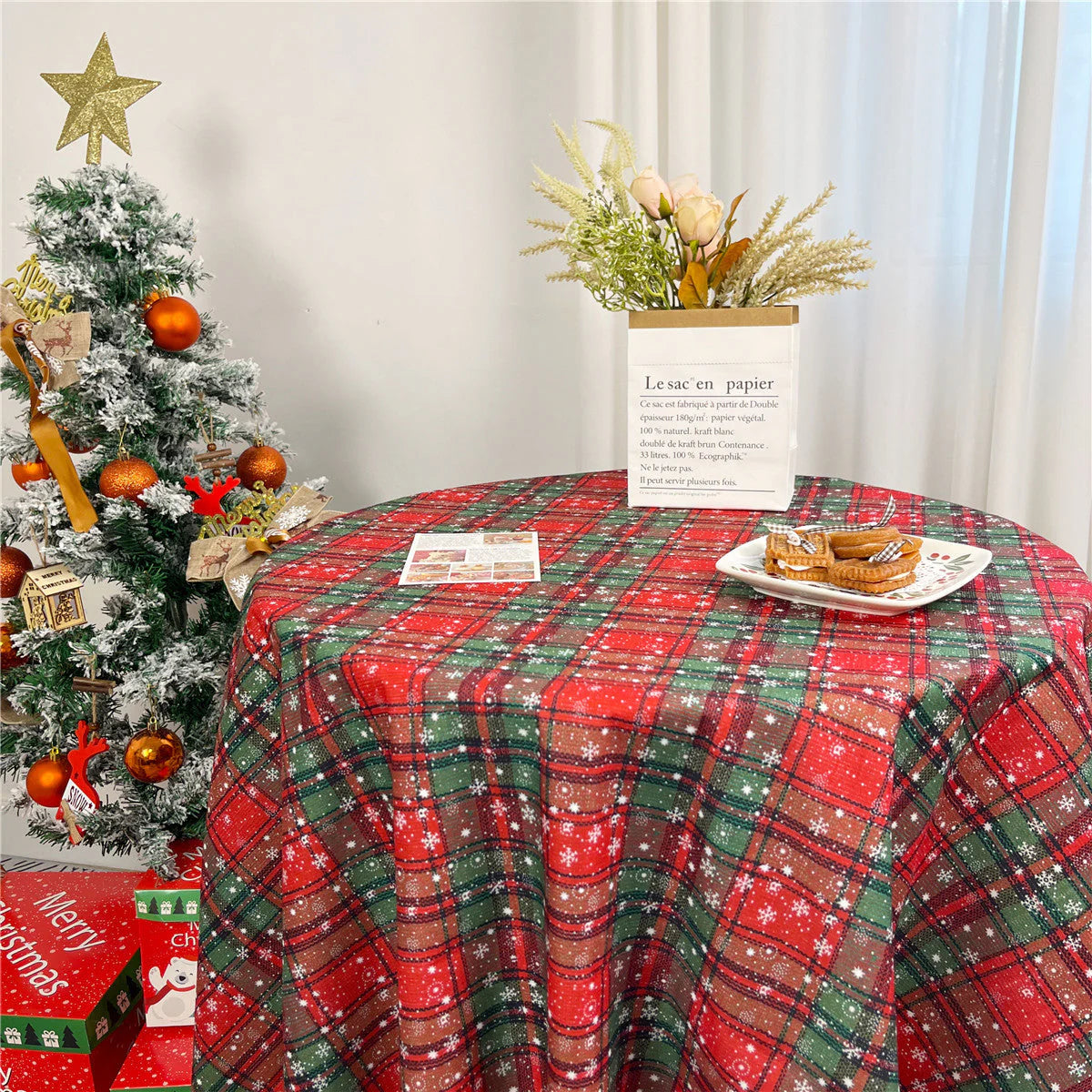 Festliche rote karierte Tischdecke, Weihnachts-Ins-Style-Vintage-Dekoration für fotofertiges Essen