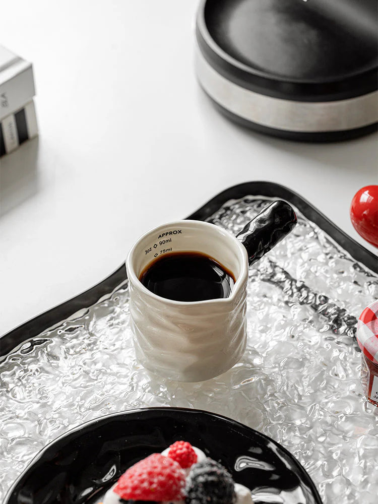 Hochwertiger Espresso-Messbecher aus Keramik mit Skala f??r Milch